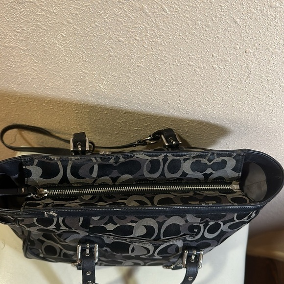 Coach Black signature handbag - Picture 5 of 10